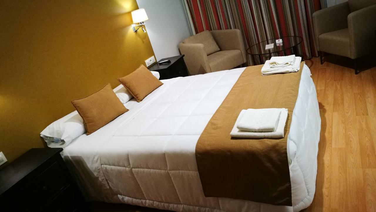 Hotel Moya Navalmoral De La Mata Εξωτερικό φωτογραφία