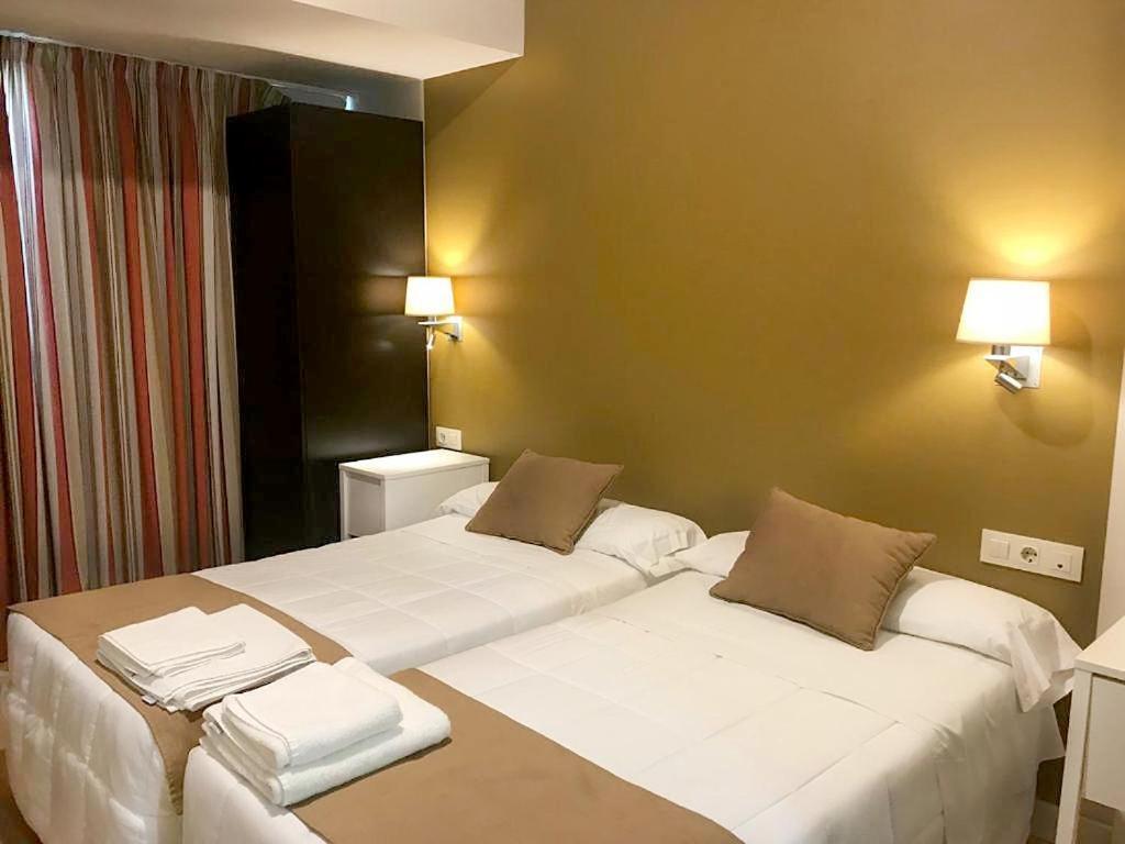 Hotel Moya Navalmoral De La Mata Εξωτερικό φωτογραφία